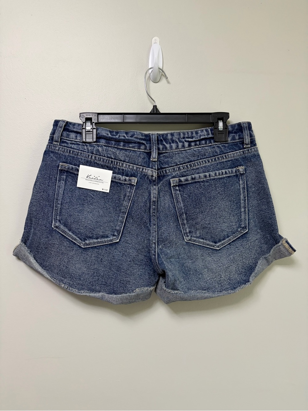 NWT KanCan Beren Mid Rise Distressed Cuffed Denim Shorts KC5142YT Size 27 / W7 - Picture 9 of 13